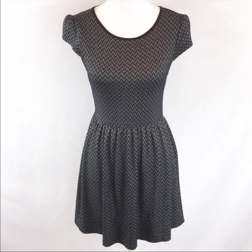 One Clothing Black Chevron Print Short Sleeve Dress With Back Cutout Small